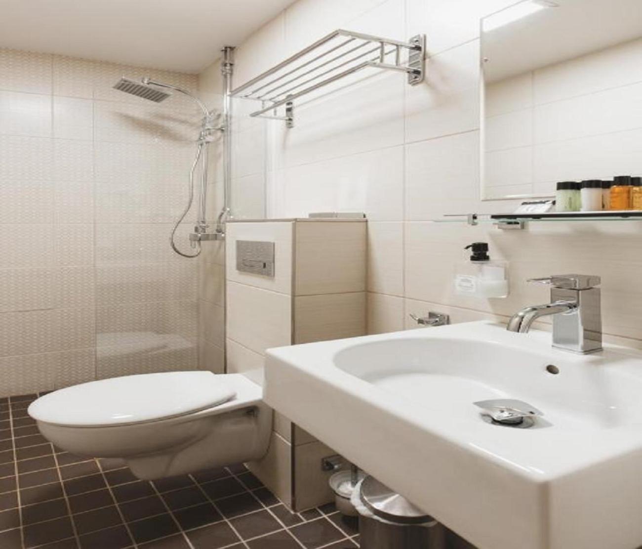 Hotel Plaza Grand Near Igi Airport Yeni Delhi Dış mekan fotoğraf